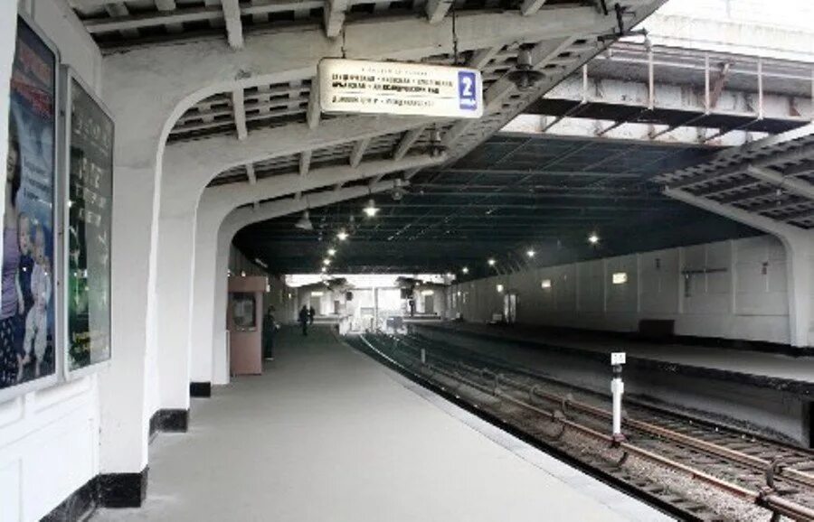 Метро станции площадь гагарина. Станция кутузовская москва. станция метро кутузовская москва. москва станция кутузовская станция. станция метро кутузовская вестибюль.