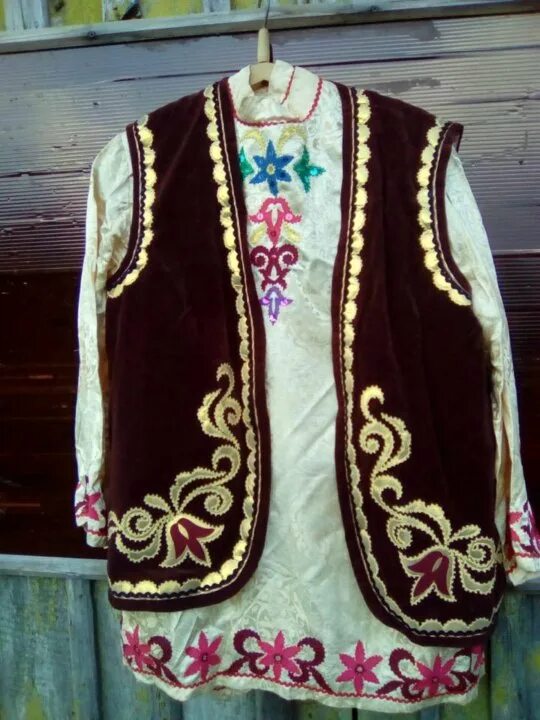 татарская жилетка. татарская национальная жилетка. татарская жилетка. татарские орнаменты на жилетку. татарская жилетка.