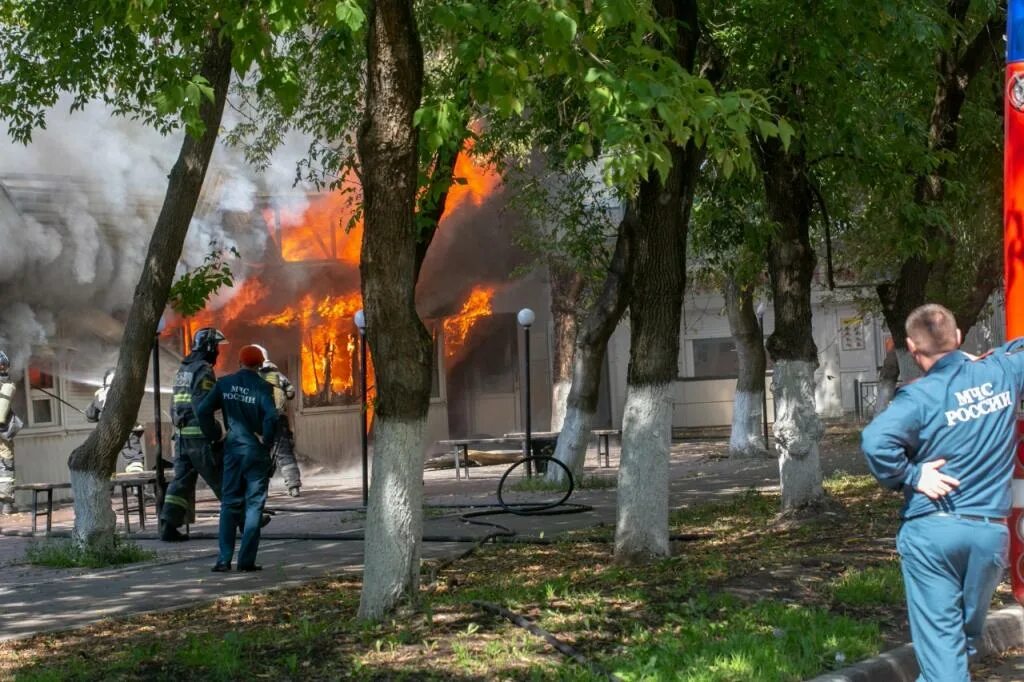 Блонь огонь ул ленина 2 отзывы. Пожар на парковой улице. Пожар Подольске на парковой улице. Пожар в Подольске вчера. Пожар в Подольске сейчас.