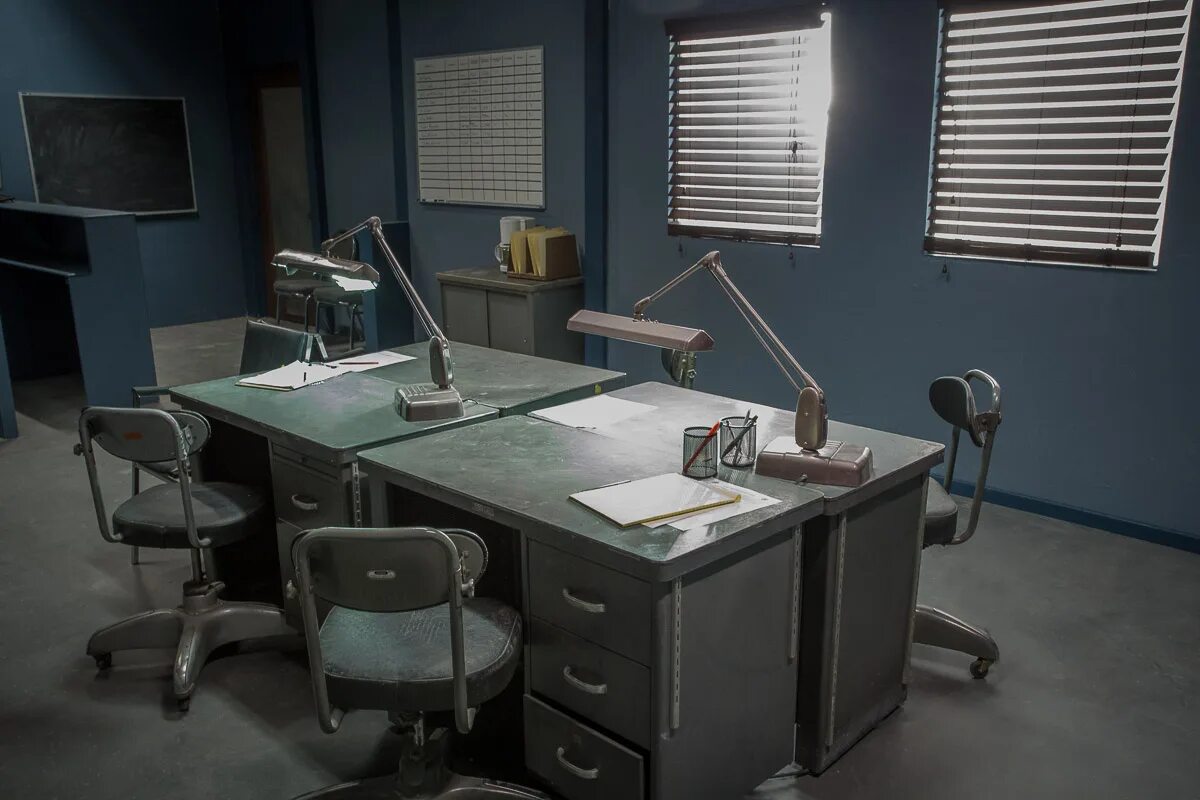 «Bullpen» офис. Evidence Room. Fingerprints Police Station. Station stand