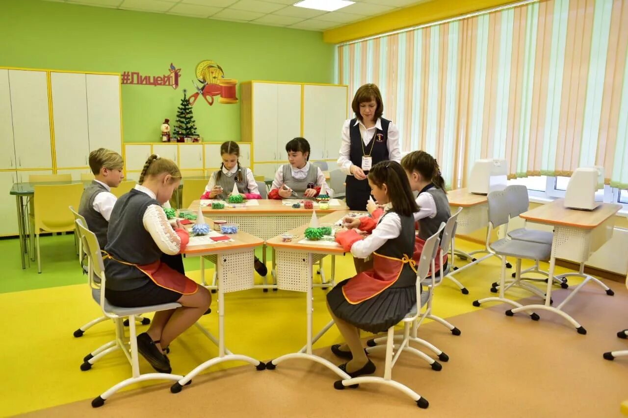 Лицей внутри. Лицей 1 киселевск. лицей 1 киселевск учителя. киселёвск школа лицей 1. современный лицей.