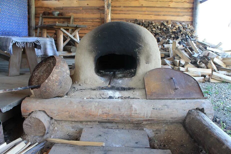 любытино новгородская область деревня 10 века музей амбар. глинобитные печи на руси. печь каменка для бани по черному. курная печь на руси. курная изба.