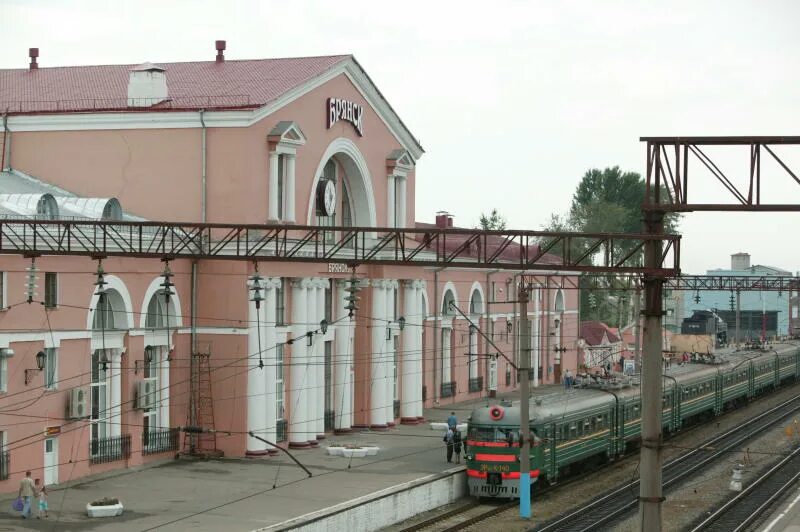 Брянск железная дорога. Железнодорожный вокзал Брянск-Орловский, Брянск. Брянск 1 Орловский вокзал. ЖД вокзал Брянск Орловский. Станция Брянск Орловский ЖД.