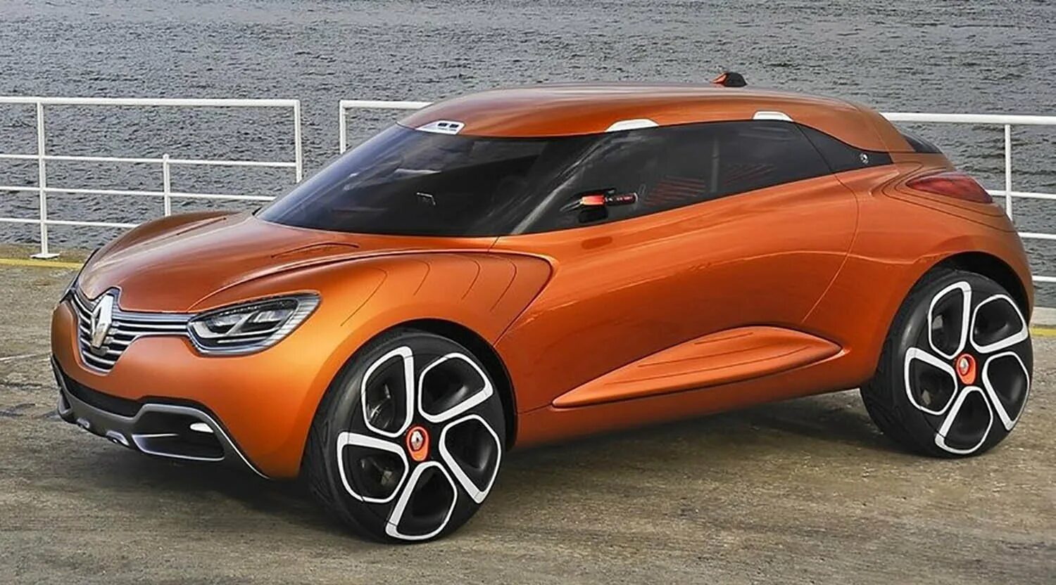 Страна производящая рено. Завод рено логан. Peugeot clio 2013. Рено логан кроссовер. Страна производящая рено.