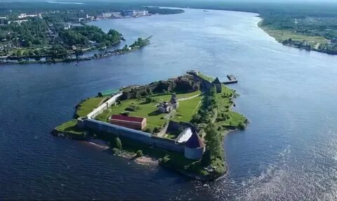 Город в устье реки