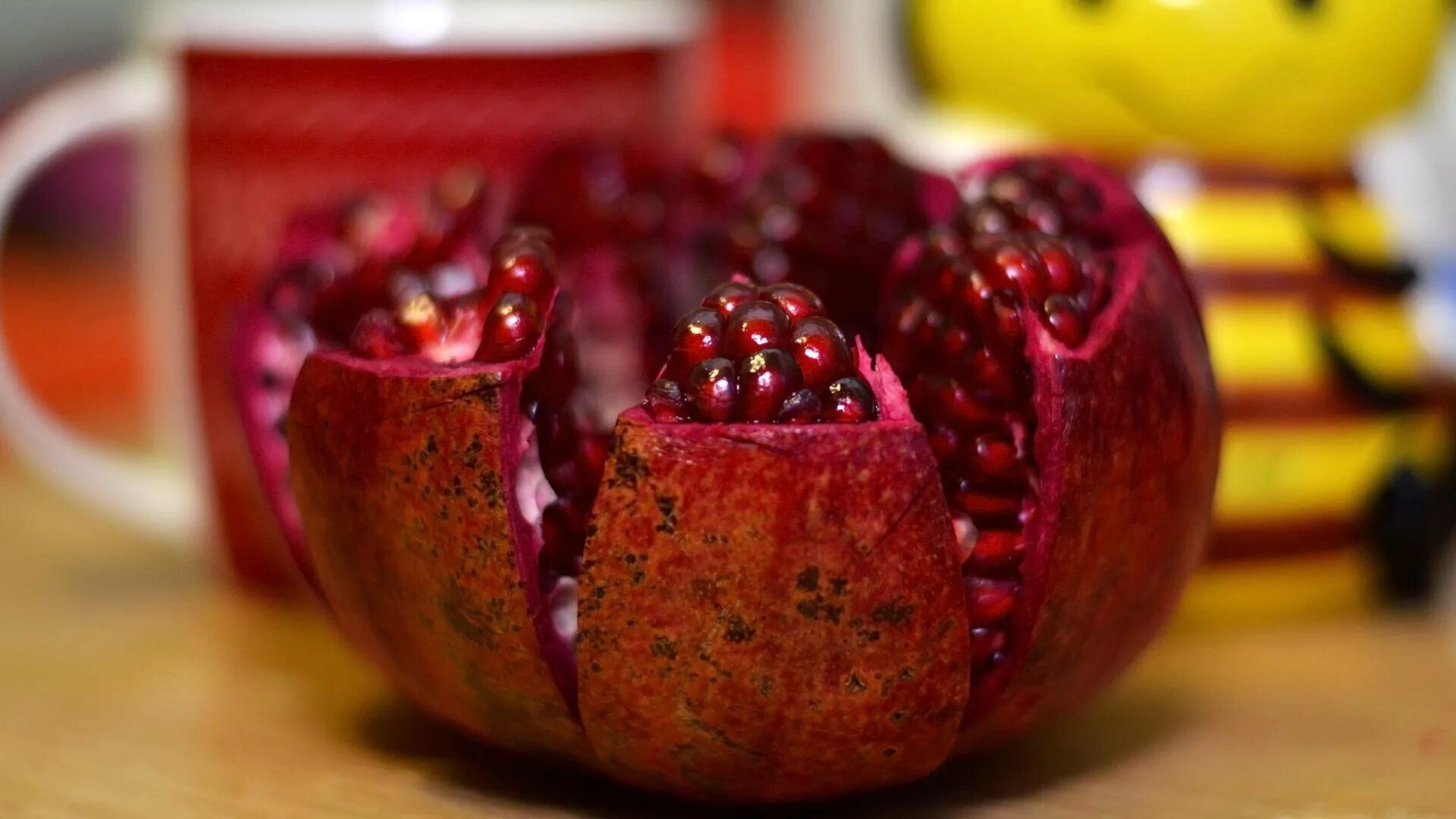 Сочные фрукты. Гранат pomegranate. Красный гранат. Фартук гранат кухонный. Гранат (гранатник) обыкновенный.