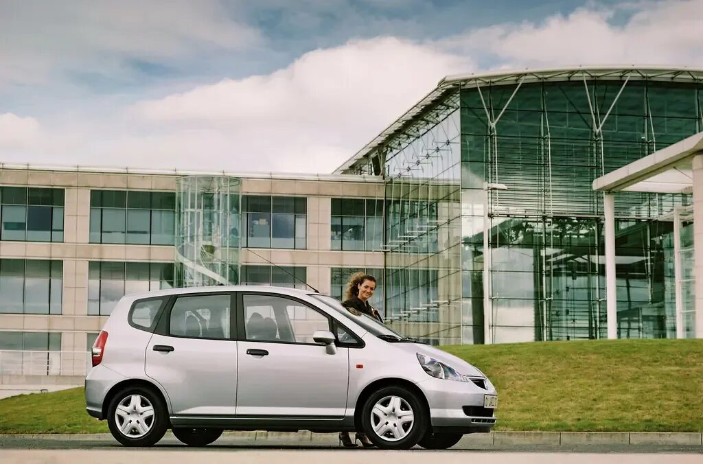 Хонда фит 2003. Характеристика хонда джаз. Хонда джаз хэтчбек. Honda jazz 2007. Хонда джаз 2005.