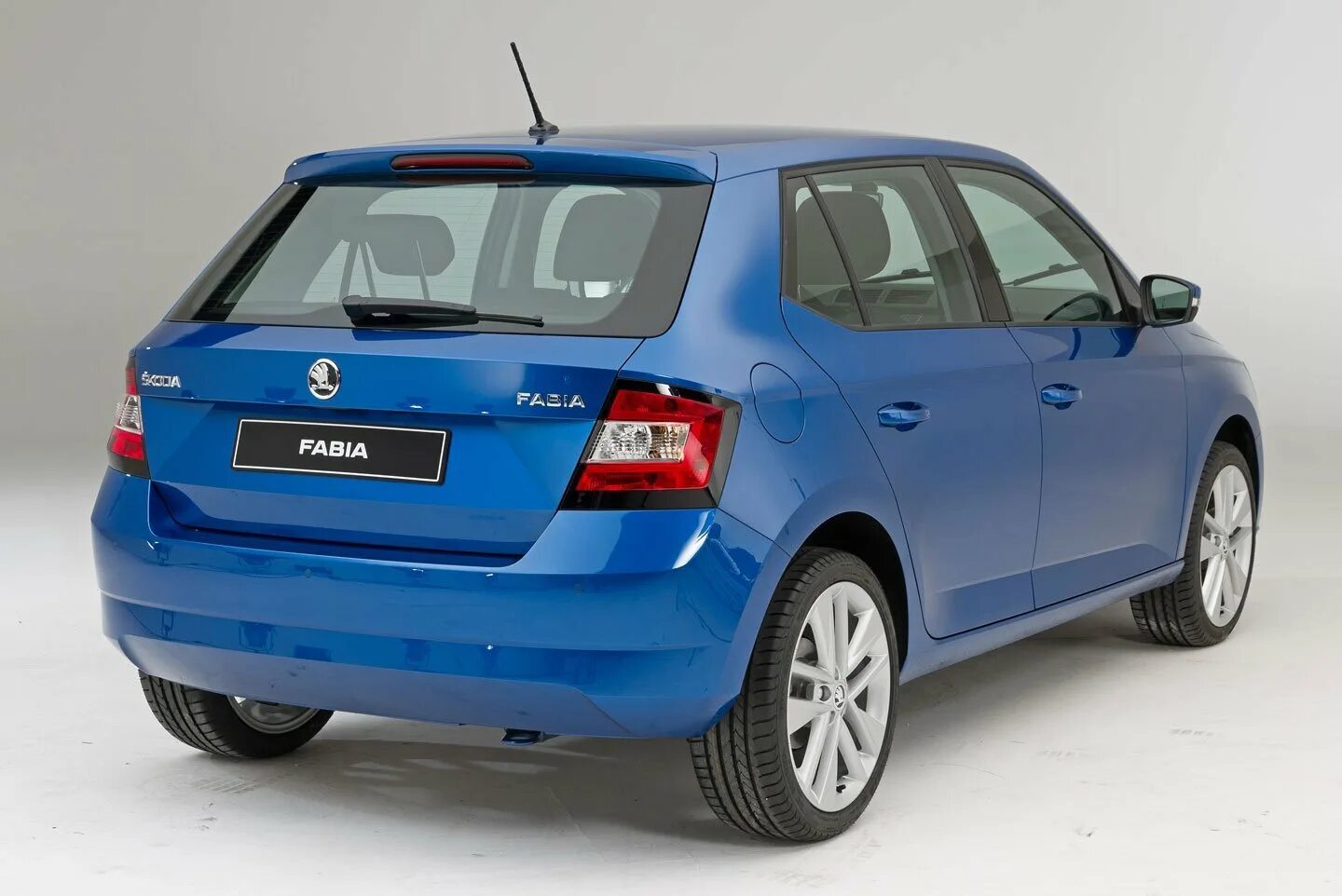 Купить шкоду фабию москва. Skoda Fabia 3. Skoda Fabia III (nj3). Зеркала Фабия 3 на Фабия 2. М00003 Fabia.