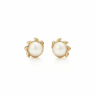 Pearl earring