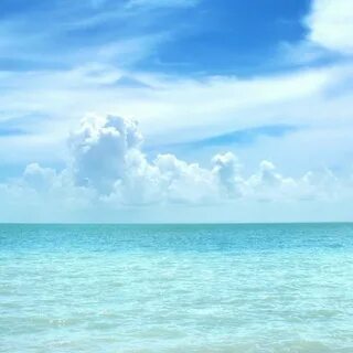 Светло голубое море