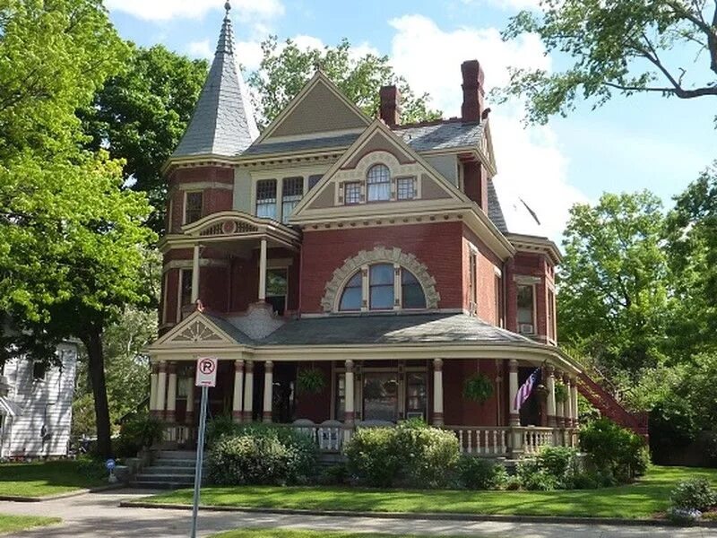 Дом конана дойла. Огайо Викторианский дом. Элитный дом в викторианском стиле. Эдвардианский стиль жилье дома. Гамильтон дома.
