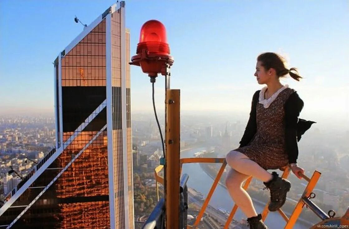 Fear of heights. Девушка на вышке. Высота вышек.