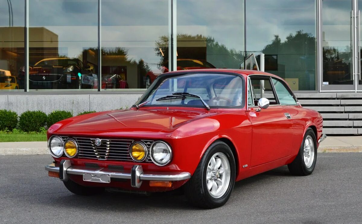 Модели альфа ромео. Alfa Romeo gt 1974. Alfa Romeo GTV 1974. Alfa Romeo 60's. Alfa Romeo gt.