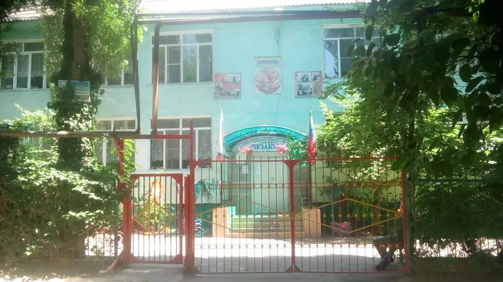 Центр развития детей махачкала. Детский центр логос махачкала. Центр развития детей махачкала. Центр развития интеллекта. Детский сад на ирчи казака махачкала.