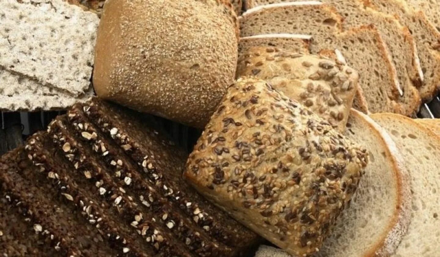 Хлеб из муки с отрубями. Хлеб пшеничный отрубной. Ржаной отрубной хлеб. Хлеб отрубной бездрожжевой. Диетические хлебобулочные изделия.