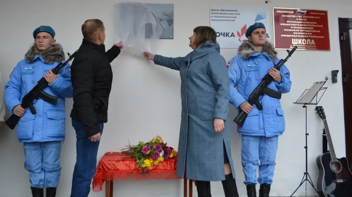 Прогноз погоды село новобогородицкое петропавловский воронежская. Погода новобогородицкое. Детская площадка в поселке высоком. Детская площадка в поселке высоком. Мемориальная доска ханыгин.