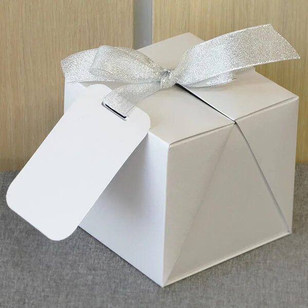 Маленькие белые коробочки. Коробочки для упаковки. Подарок белая коробка. Safety sheet plane. Гофрокороб s 260 × 170 × 80.