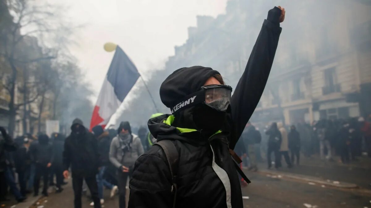 Франция манифестация. Бастующие в россии. Забастовка. Митинги в европе. Забастовки в европе.