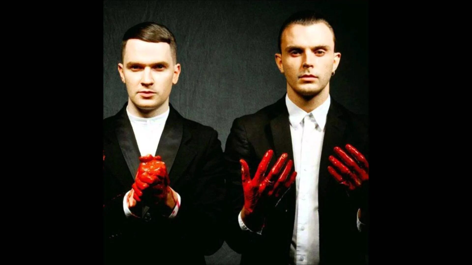 Hurts timing. Группа hurts. hurts группа 2010. hurts обложки. hurts 2025.