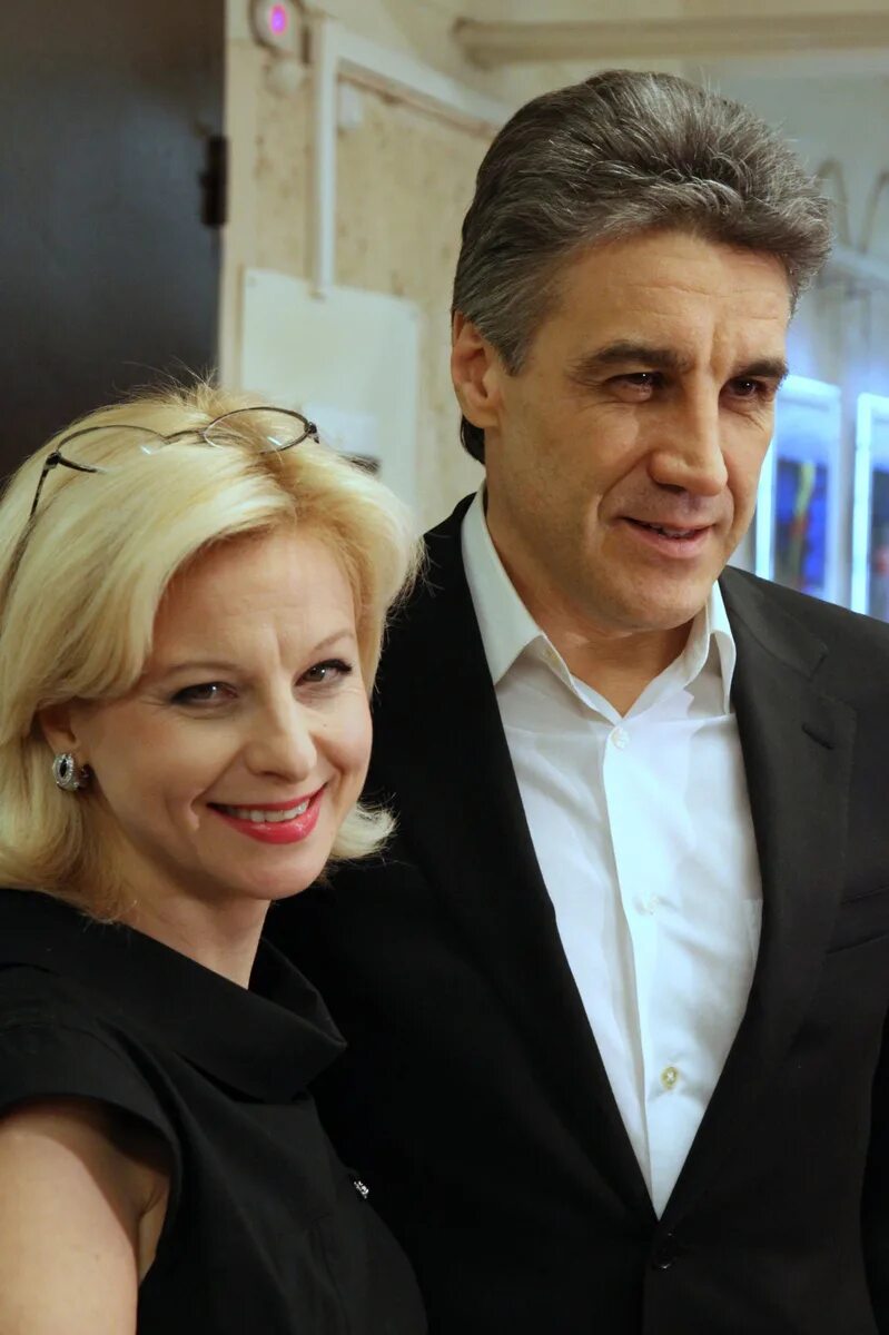 Ольга погодина и алексей пиманов. Жена пиманова человек и закон. Алексей пиманов жена пиманова. Жена пиманова человек и закон. Погодина жена пиманова.