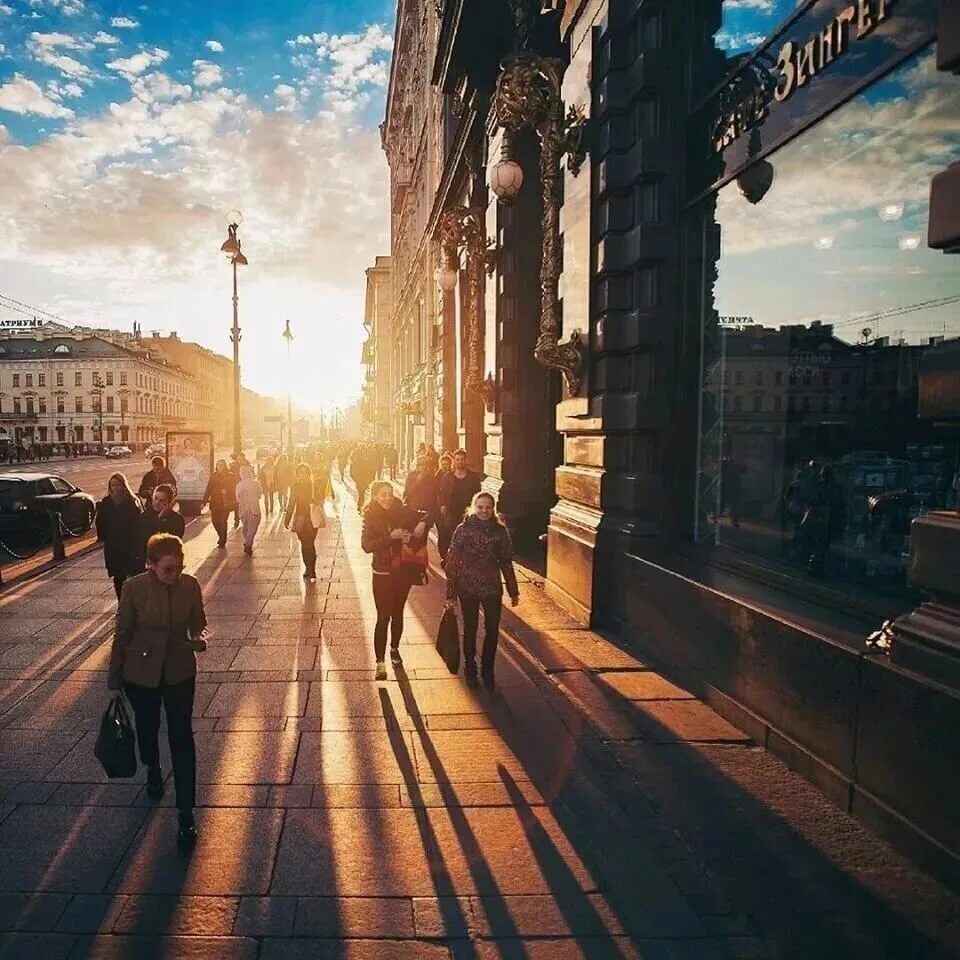 Утренний санкт петербург. Утренний город. Солнечное утро в Петербурге. Утро в Питере. Питер солнце Весна.