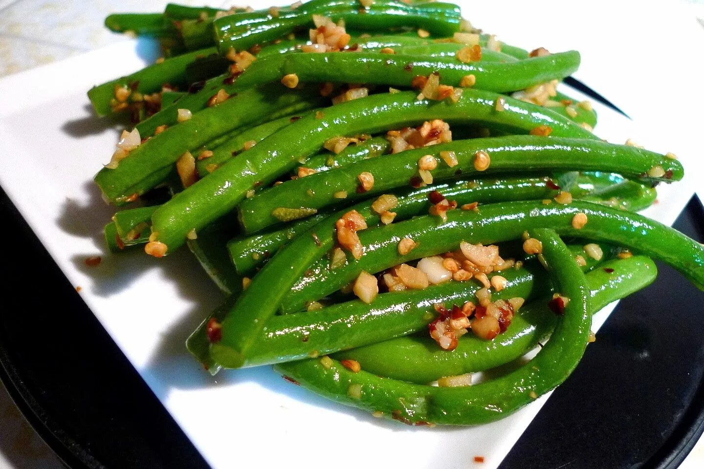 Как вкусно приготовить зеленую стручковую фасоль. Фасоль зеленая стручковая. лобио зеленая фасоль. бобы мунг стручковая фасоль. фасоль стручковая кустовая.
