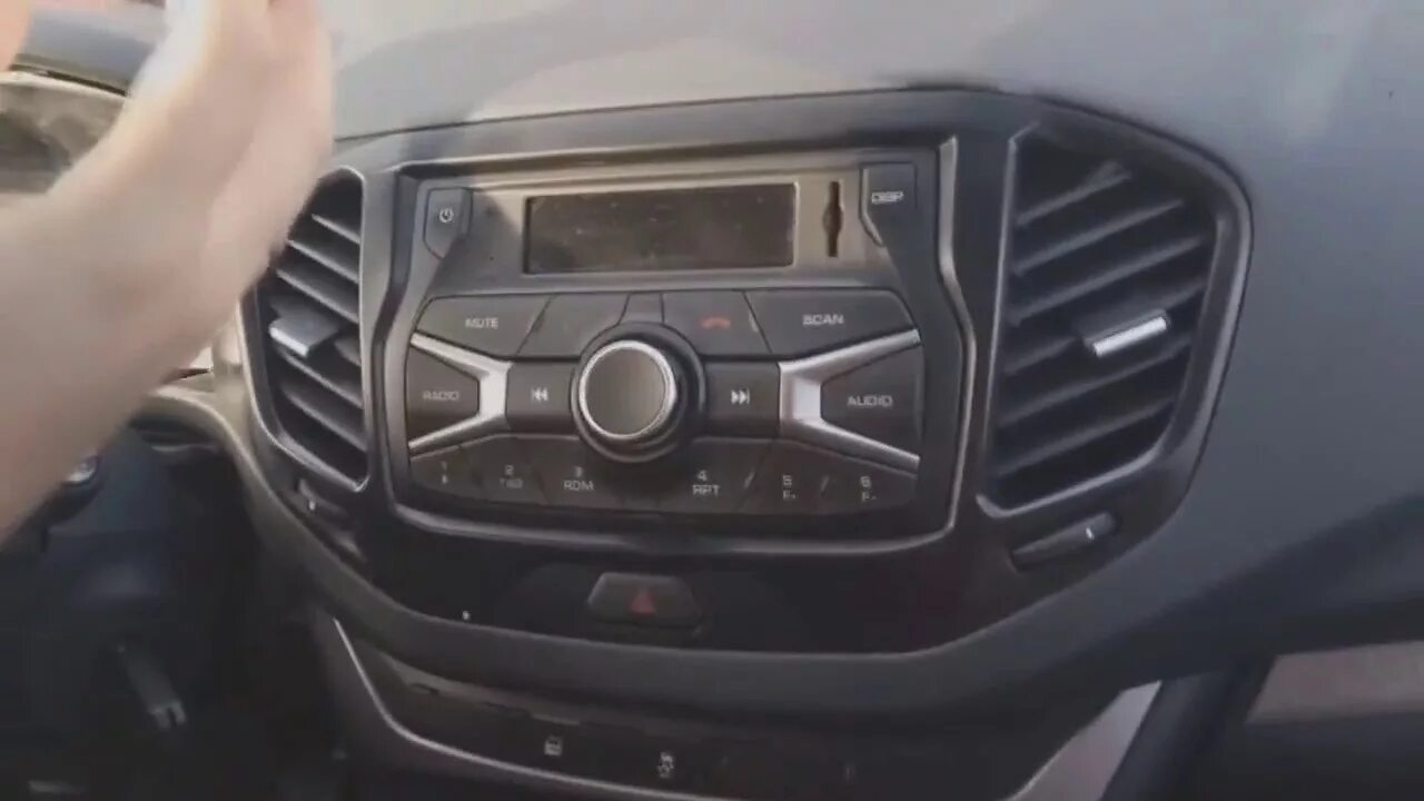 Снимаем Штатную магнитолу - Lada Vesta SW, 1,6 л, 2021 года своими руками DRIVE2
