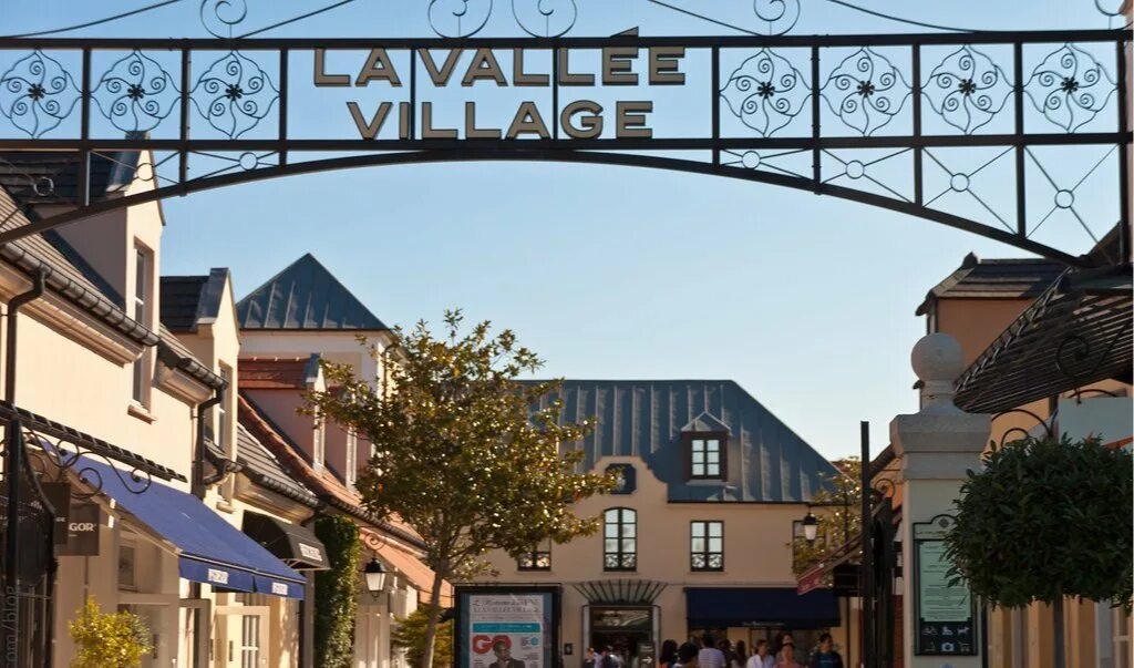 Аутлет под. Париж аутлет le vallee. ла валле вилладж в париже. миа виладж франция. сад ла валле la vallee франция.