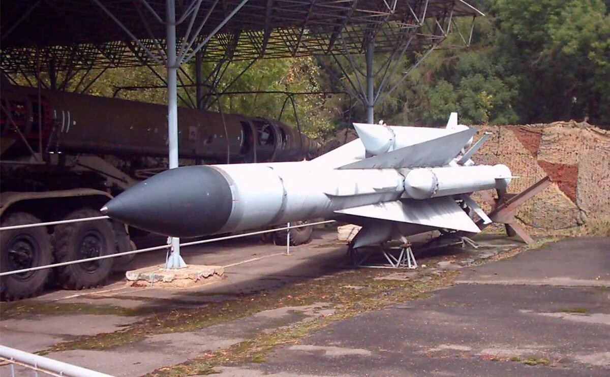 Ракета с 200 вес. ПВО С-200. С-200 Ангара. С-200в Вега зенитный ракетный комплекс. С-200 зенитный ракетный комплекс.