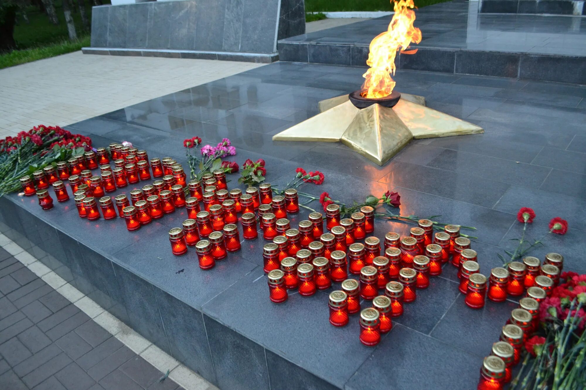 День памяти 22.03. 22 Июня вечный огонь. Вечный огонь на Поклонной горе. День памяти и скорби вечный огонь.