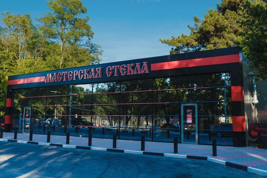 Парк стекла кабардинка. Стеклянный парк кабардинка. Стеклянная мастерская кабардинка. Музей стекла в кабардинке. Парк стекла кабардинка отзывы.
