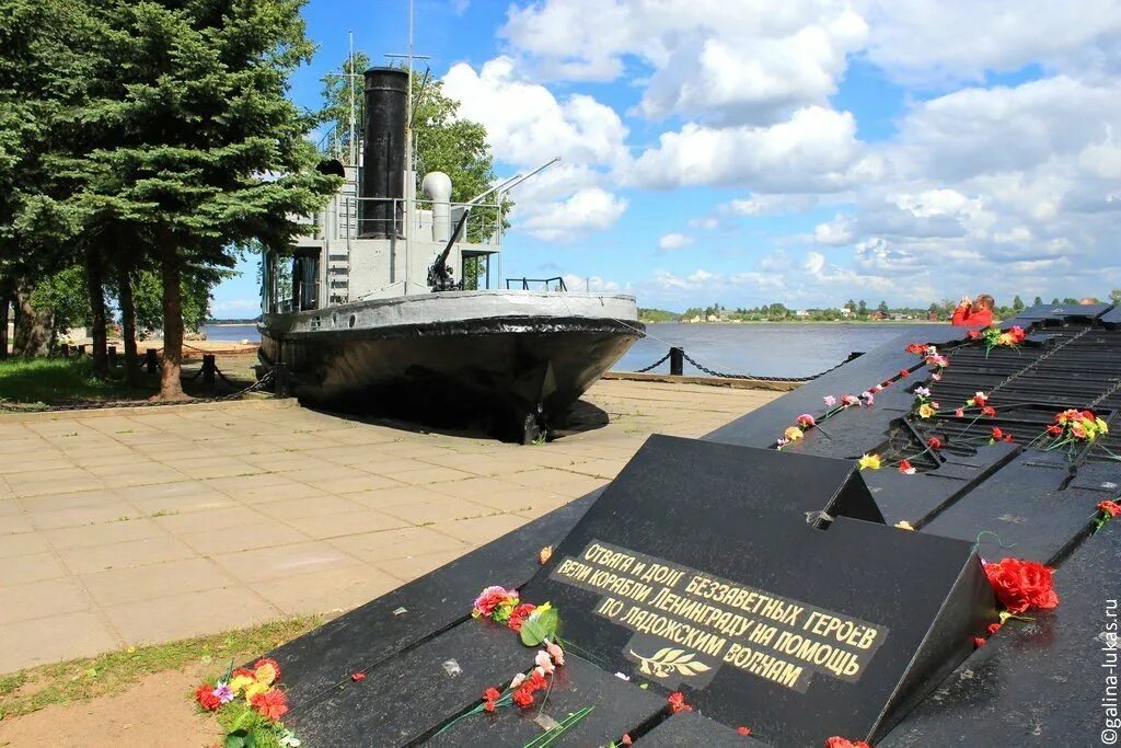 Город новая Ладога Ленинградская область. Памятники в новой Ладоге. Новая Ладога достопримечательности. Николо-Медведский монастырь в новой Ладоге. Новая ладога ленинградская область купить