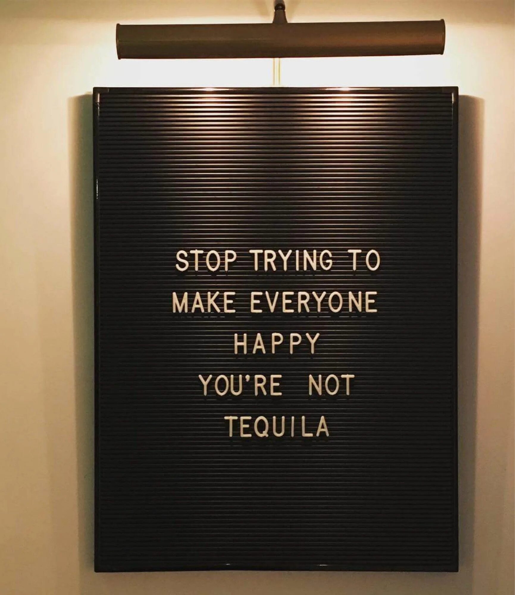 Everybody be happy. Перестань пытаться делать каждого счастливым ты не текила. Stop trying to make everyone Happy you're not Tequila. Don't be Silent картинка. If you want to make everyone Happy don't be a leader sell Ice Cream.