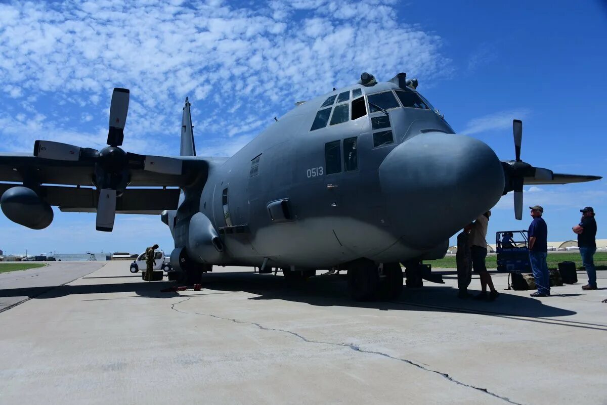 Ac 130j. Ганшип АС-130. Lockheed AC-130 Spectre. AC-130u. С-130 Ганшип.