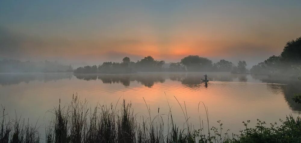 От зори алый свет. От зори алый свет. Никитин утро стихотворение текст. Стихотворение есенина выткался над озером алый цвет зари. Тишь безлюдье вокруг.
