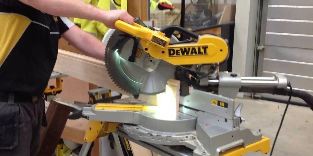 Dewalt dws774. Dewalt dws780. dewalt dws780-qs. торцовочная пила с протяжкой dewalt dws780. dewalt dw780 qs.