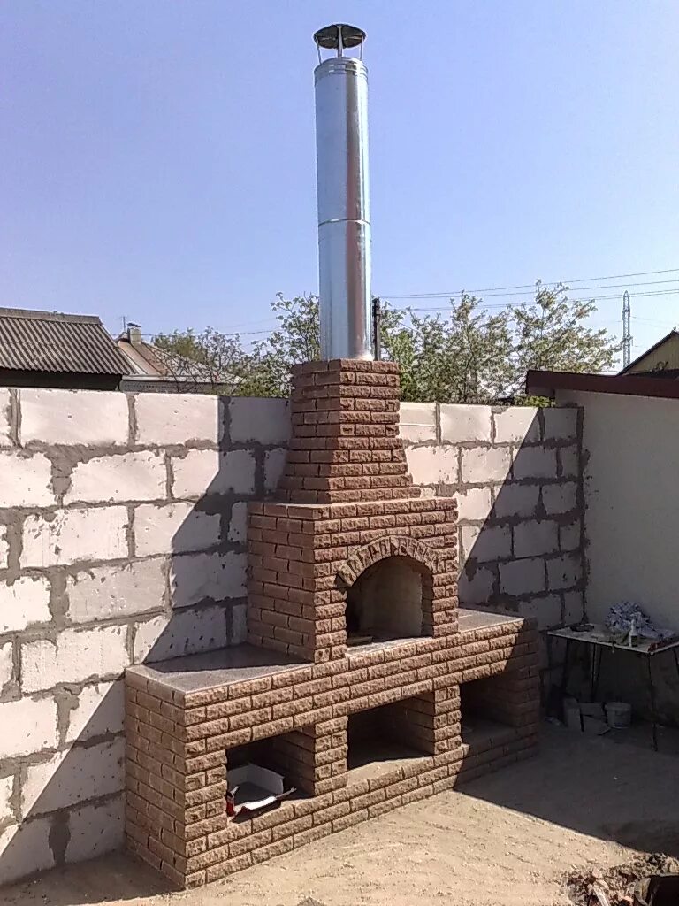 Камин мангал из кирпича. Кирпичные барбекю. Мангал-барбекю мб-3. Трубы от барбекю. Дымоход для мангала из кирпича.