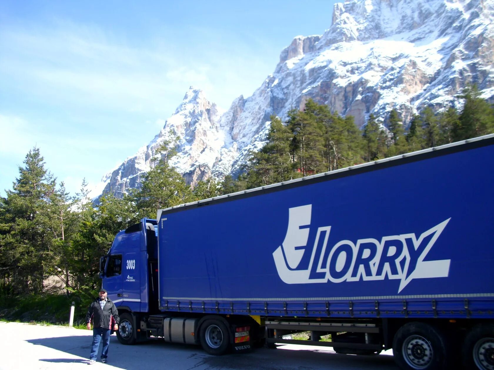 Лорри сайт. Глобалтрак лоджистик вольво. фуры.лорри.. lorry фуры. лорри транспортная компания.