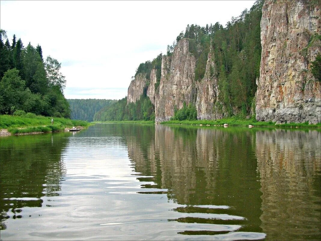 Река чусовая урал. Чусовая фото. Камень винокуренный река чусовая. Река чусовая уникум урала. Природный парк река чусовая, нижний тагил.