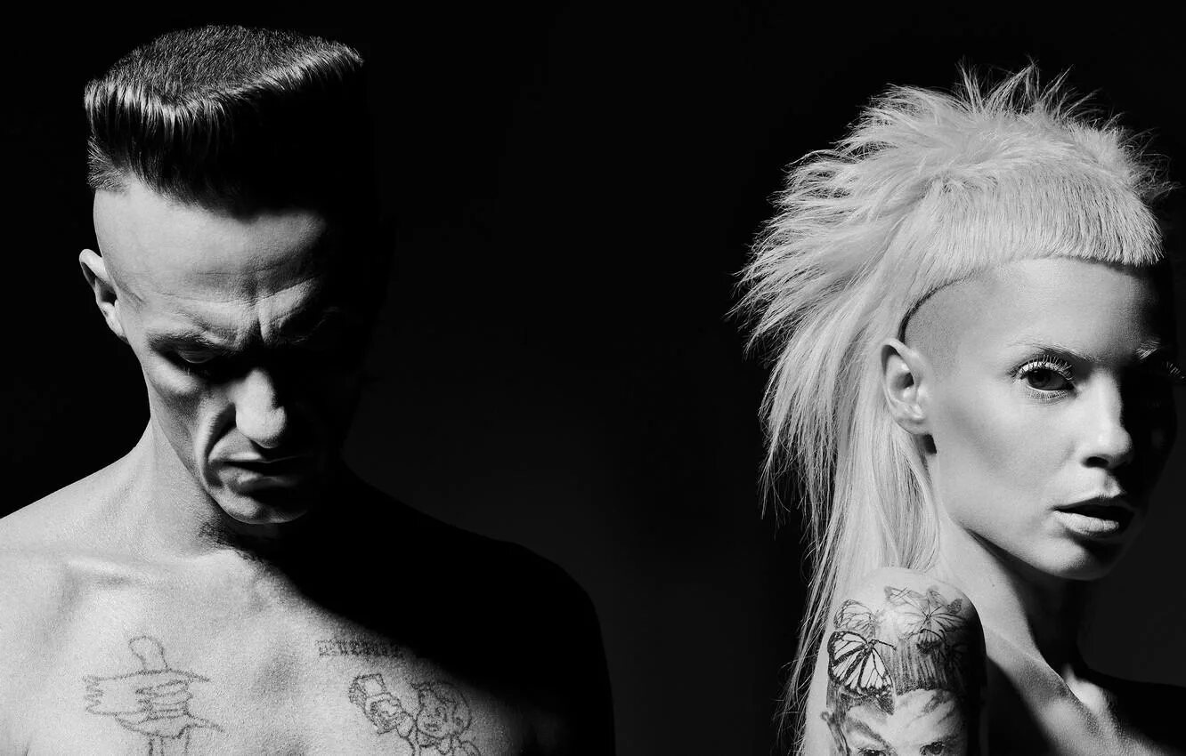 Группа d d e. Йоланди фиссер. группа die antwoord. ninja yolandi группа. группа die antwoord 2025.