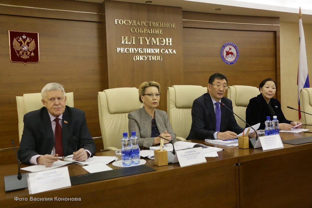 Министр здравоохранения якутии афанасьева. Лена афанасьева якутия. Лого минздрава саха. Министр здравоохранения республики саха якутия наградила. Лена афанасьева якутск.