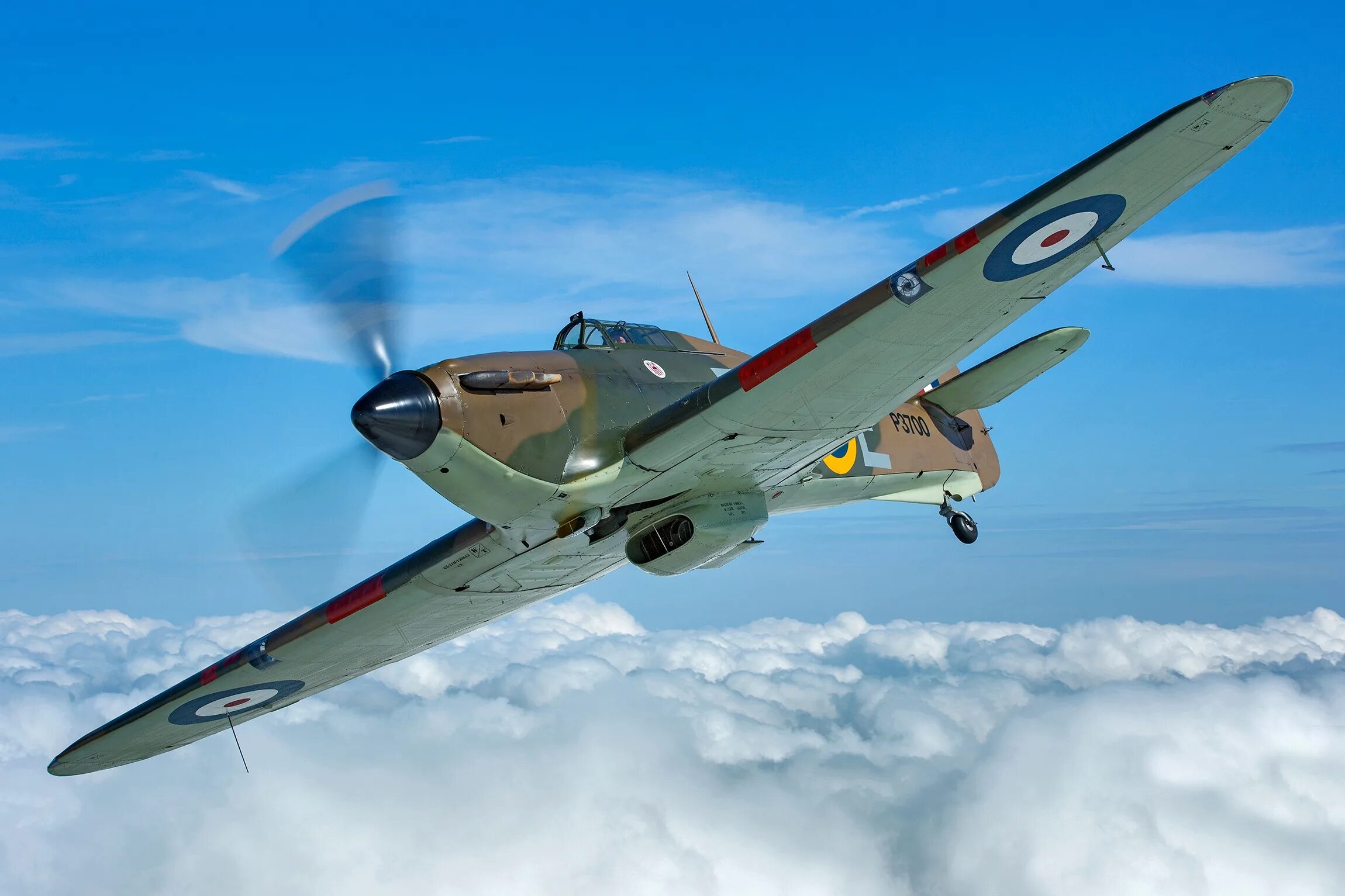 Хоукер харрикейн самолет. Харрикейн самолет. Британский истребитель хоукер харрикейн. Британский истребитель хоукер харрикейн. Харрикейн самолет.