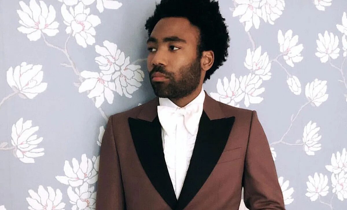 We good. Дональд Гловер. Donald Glover фотосессия. Troy Barnes. Гловер смокинг.