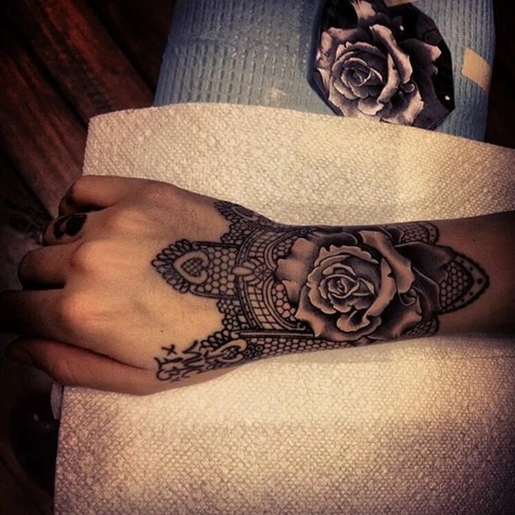 El tattoo
