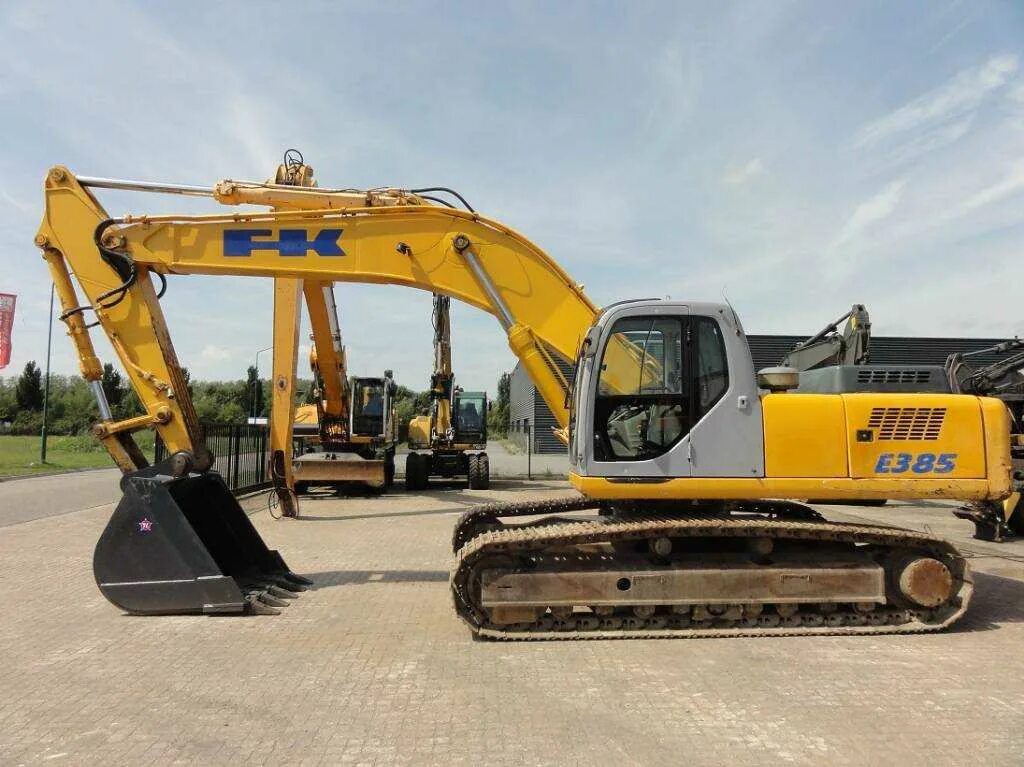 Экскаватор фиат. Экскаватор Fiat Kobelco e135. Экскаватор Kobelco e392. Гусеничный экскаватор Фиат Кобелко 385. Экскаватор Fiat Kobelco b95 Evolution.