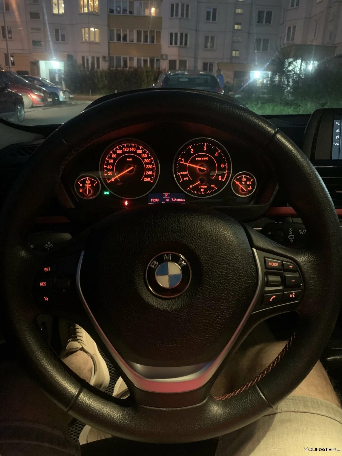 На руле москва. За рулем бмв е60. за рулем bmw f30. руль bmw e60 м5. за рулем бмв х5.