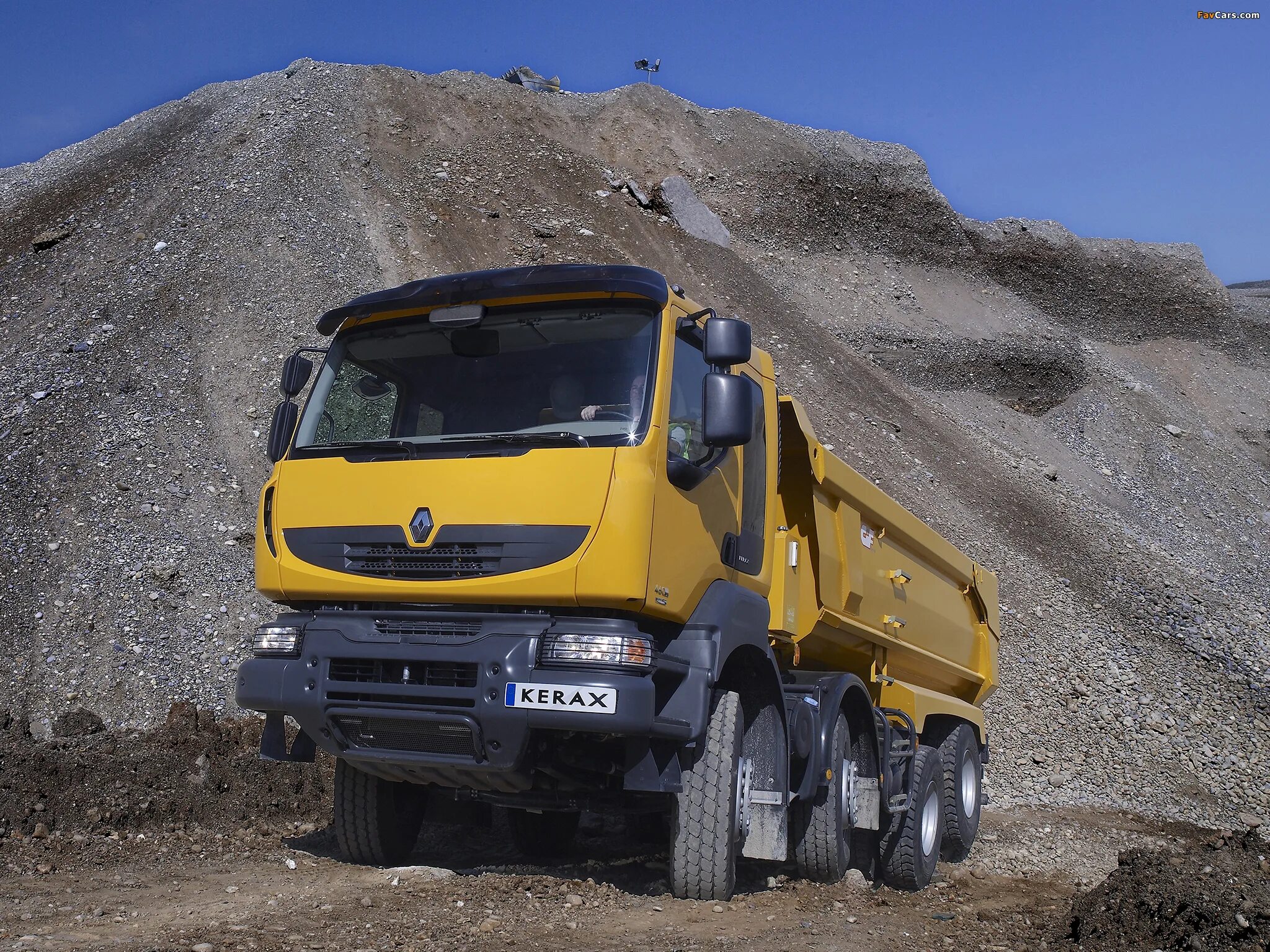 Грузовые автомобили рено. Рено Керакс. Renault Kerax самосвал. Renault Kerax 460. Рено Керакс новый.