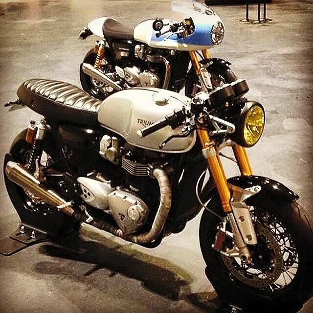 Custom version. Triumph thruxton custom. триумф тракстон кастом. triumph thruxton 1200 r custom. триумф тракстон 900.