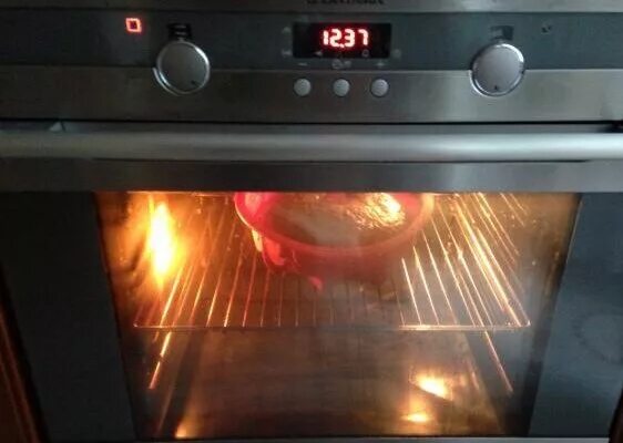 Газовая плита с духовкой. Старая духовка. Духовка electrolux eob64100k. Кухня горит. Почему горит духовка.