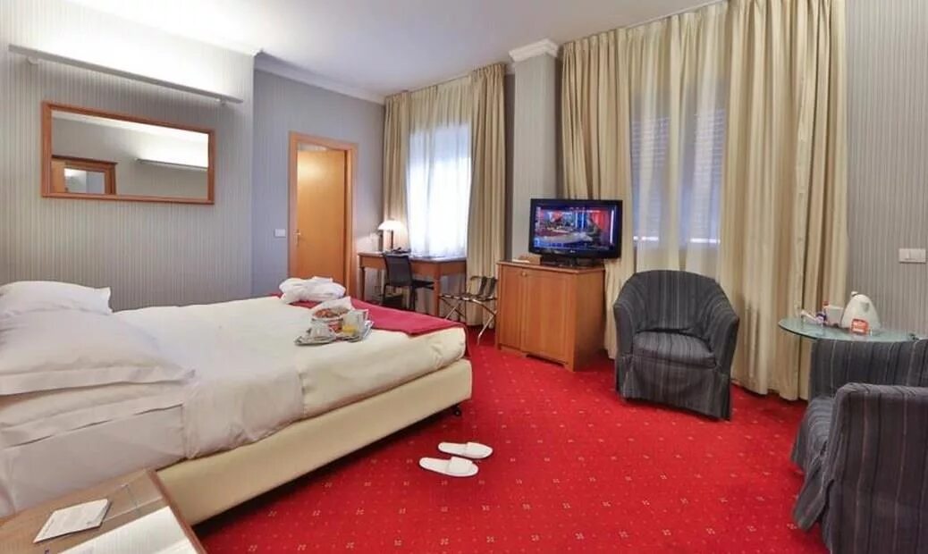 Отель мажор. Монфальконе италия. Major italy. Hotel major. Hotel major.